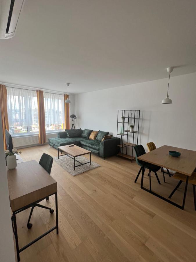 New Downtown Apartment Couple Minute From The Old Town Bratislava Eksteriør billede
