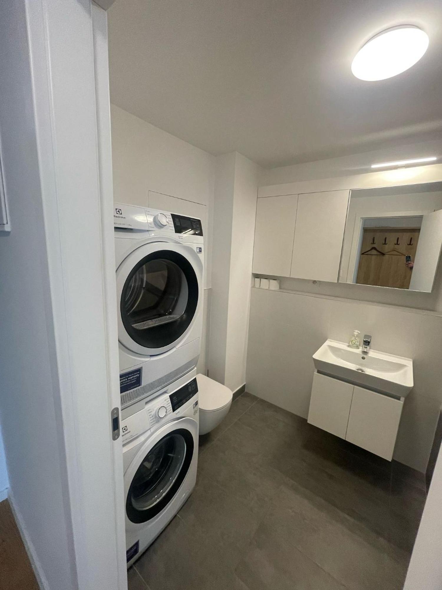 New Downtown Apartment Couple Minute From The Old Town Bratislava Eksteriør billede