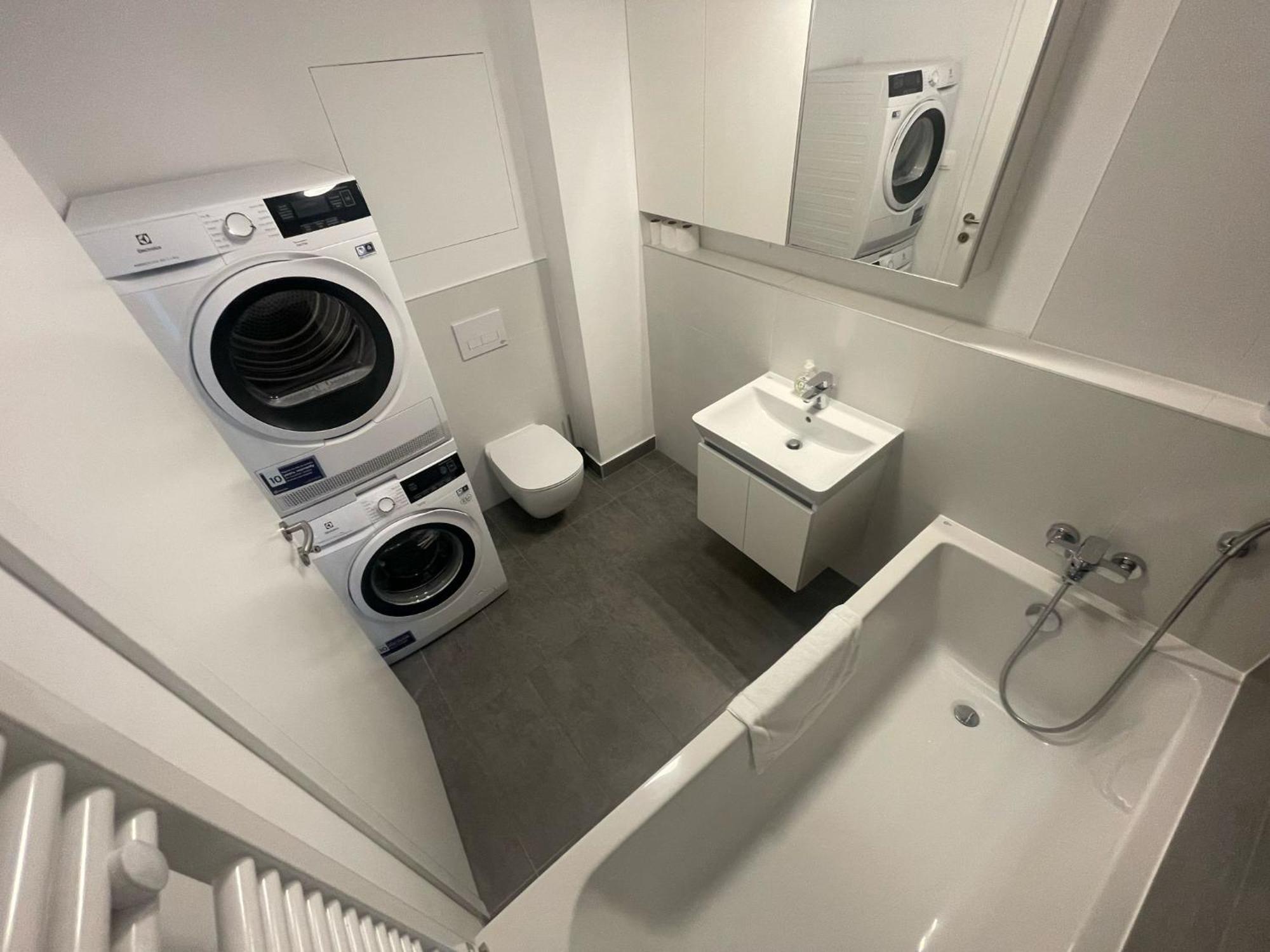 New Downtown Apartment Couple Minute From The Old Town Bratislava Eksteriør billede