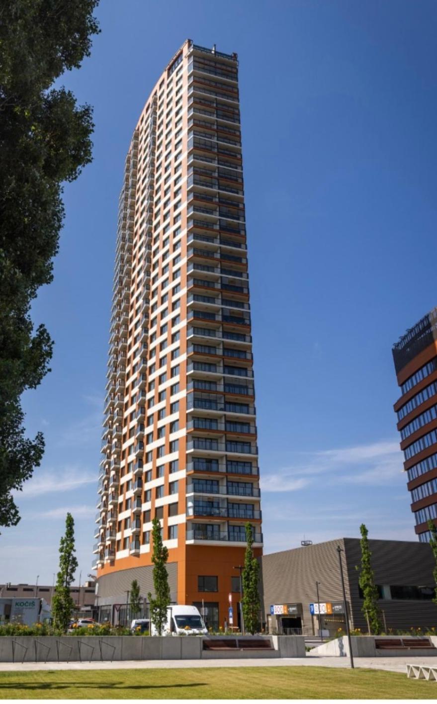 New Downtown Apartment Couple Minute From The Old Town Bratislava Eksteriør billede